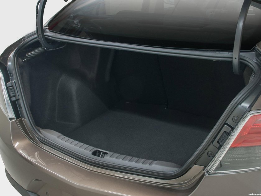 Шевроле Малибу багажник