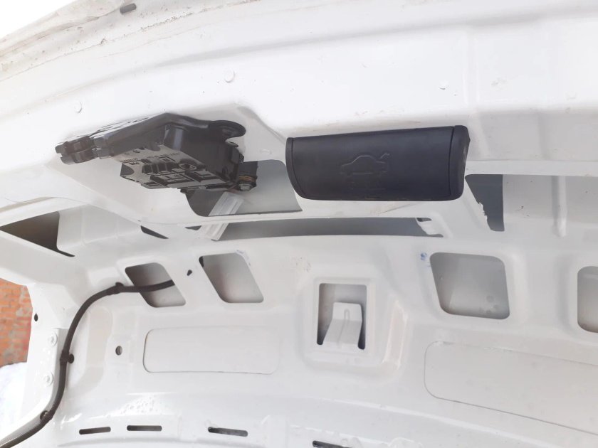 Шевроле кобальт пружина багажника