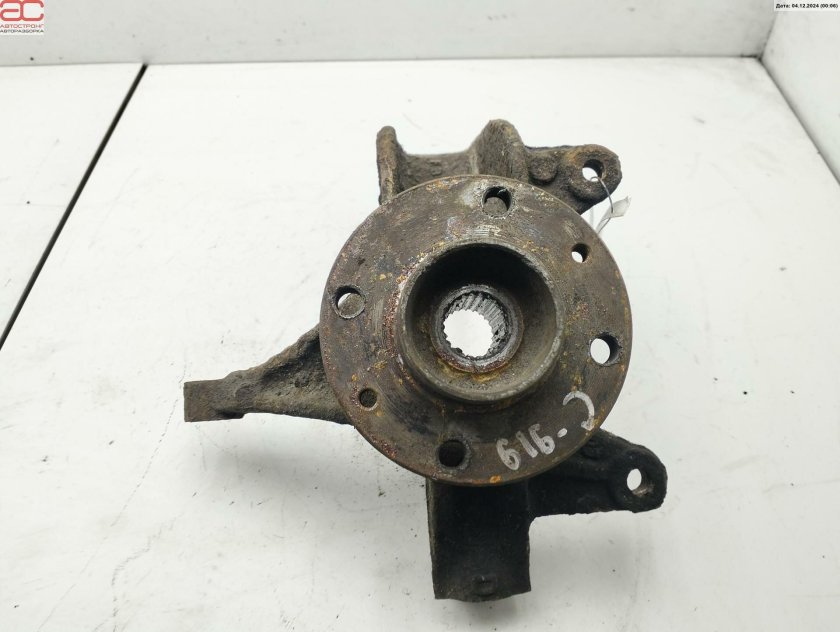 Кулак поворотный передний левый renault