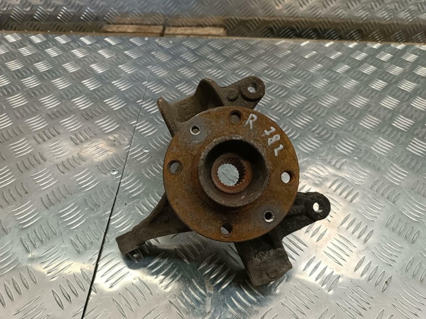 Поворотный кулак Хундай акцент