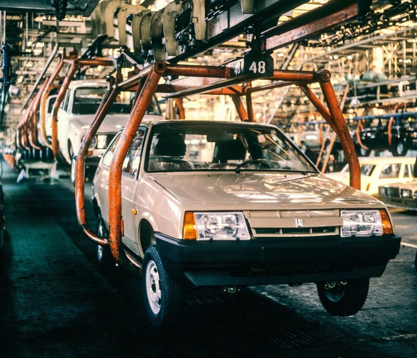 ВАЗ 2108 на конвейере