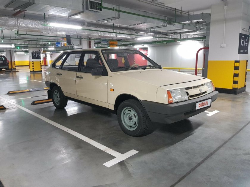 ВАЗ 2109 бежевая