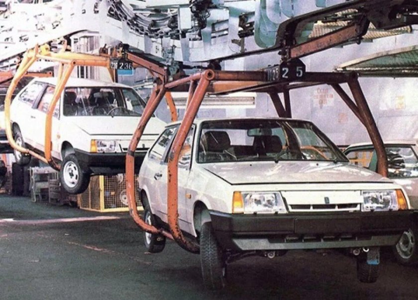 ВАЗ 2108 на конвейере