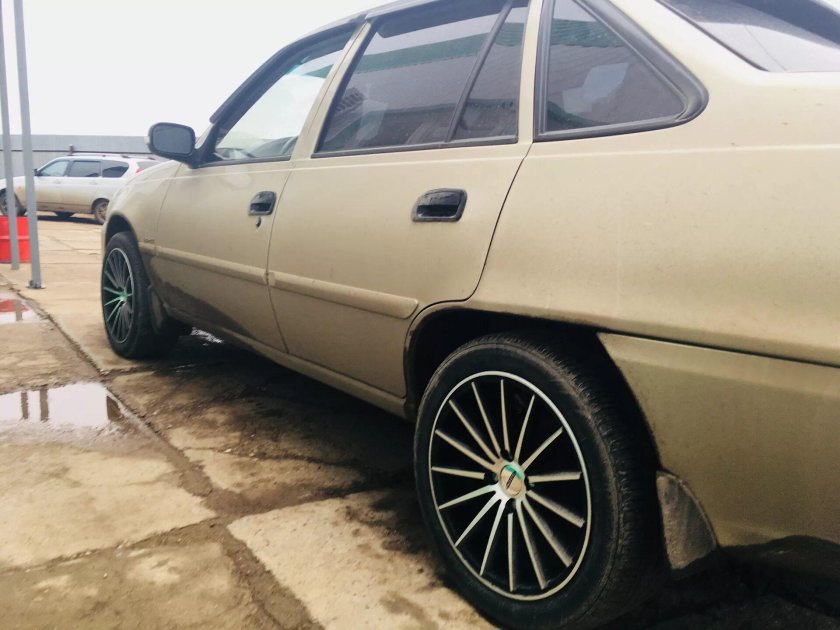 Дэу Нексия на дисках r16