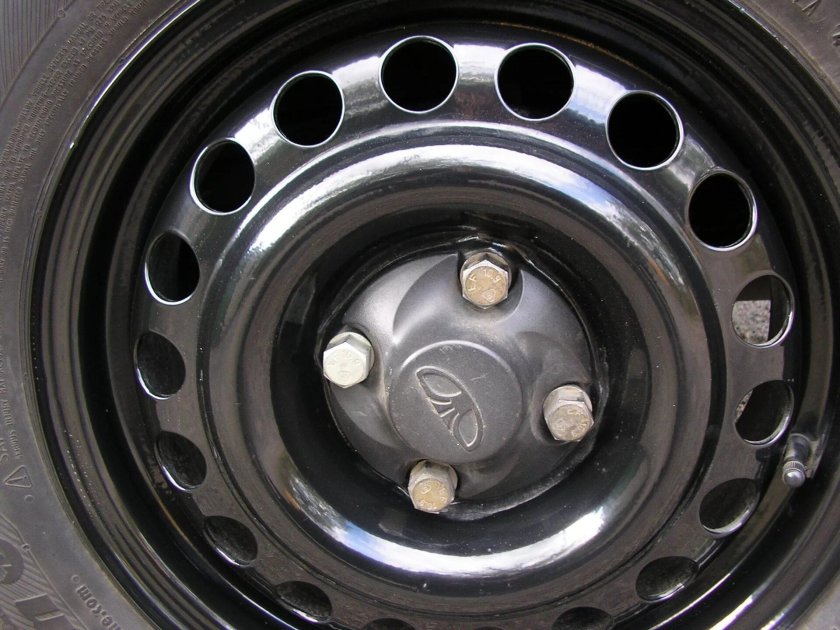 Накладки на штампованные диски