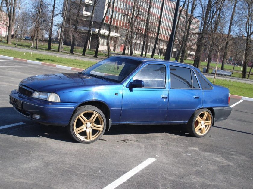 Daewoo Nexia 2 синяя