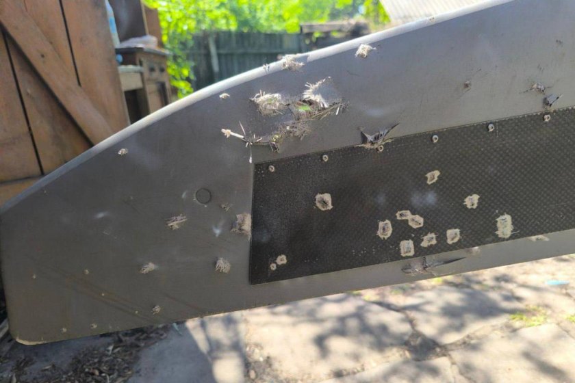 Повреждение обшивки самолета