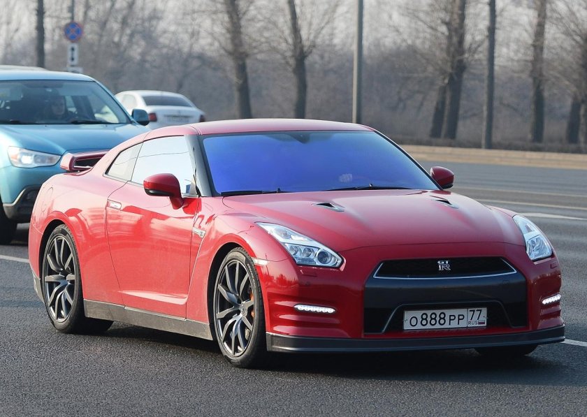 Nissan gt-r r35 (2007)