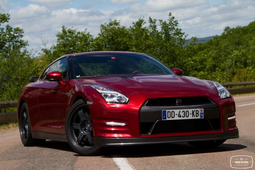 Ниссан ГТР р35 красный