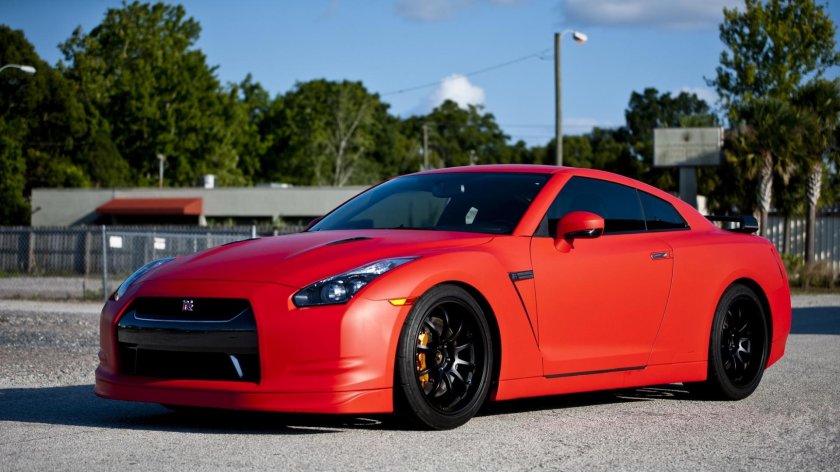 Nissan GTR r35 красный