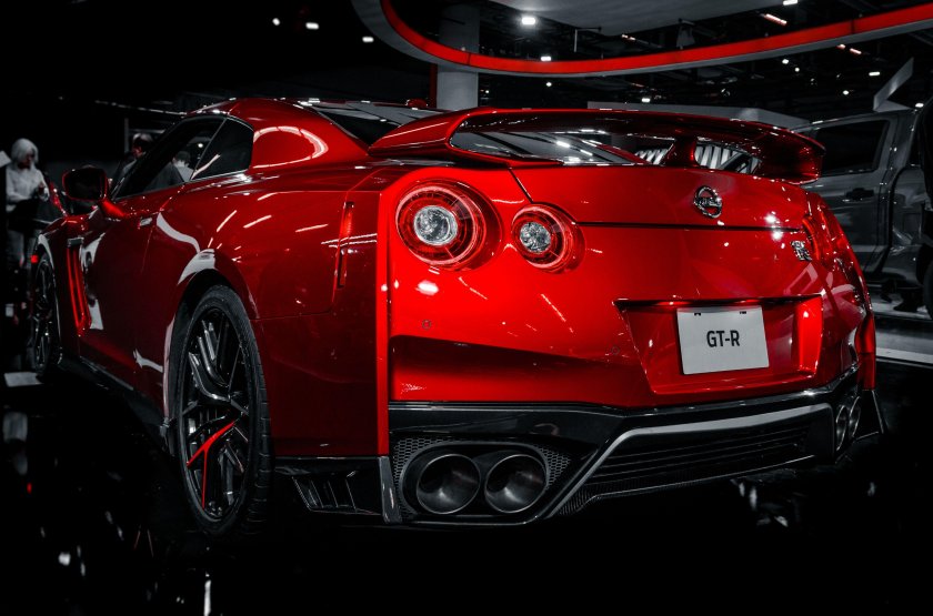 Nissan GTR 35 красный