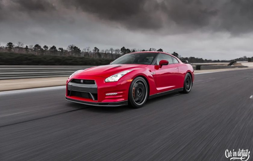 Nissan GTR r35 Red