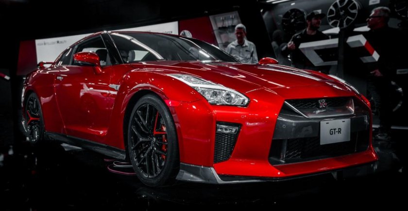 Ниссан ГТР 2021 красный