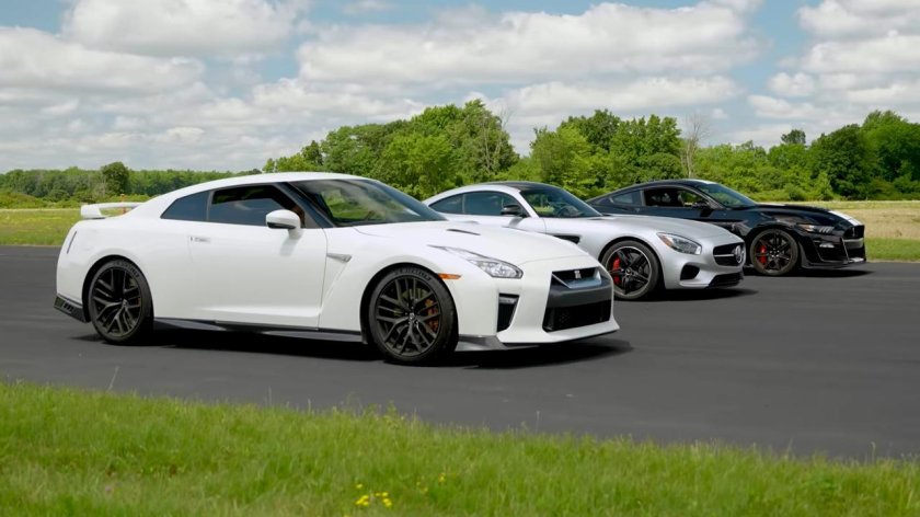 Ford Mustang vs Nissan GTR