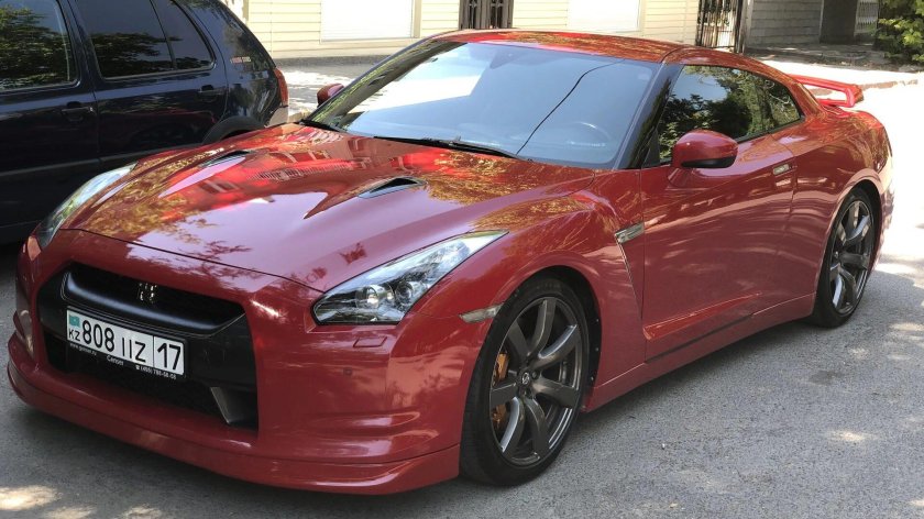 Ниссан гтр красный