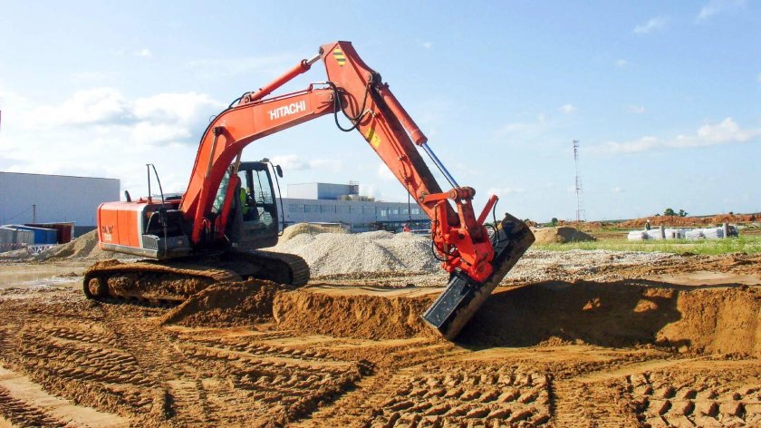 Экскаватор Хитачи 200 с планировочным ковшом