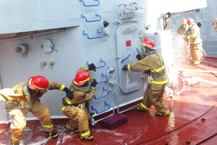 Борьба с пожаром на судне