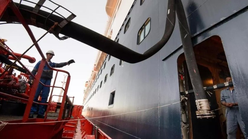 Бункеровка судна топливом