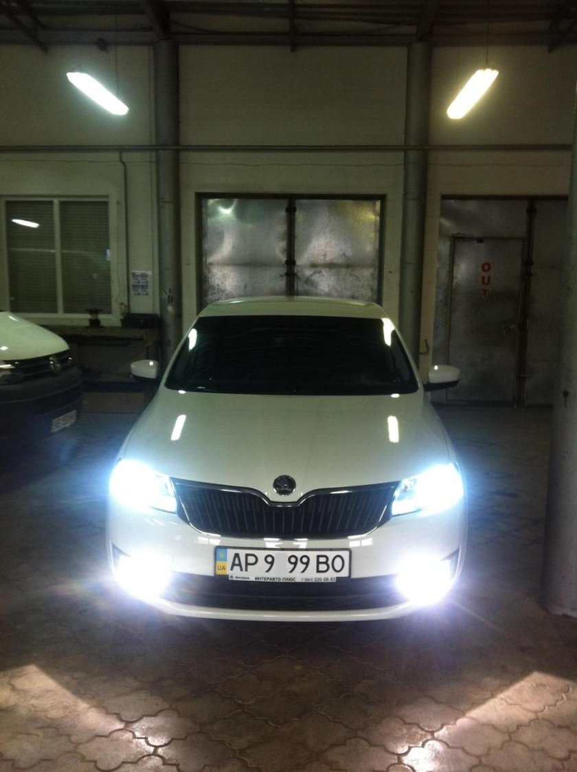 Шкода Рапид 2016 Габаритные огни