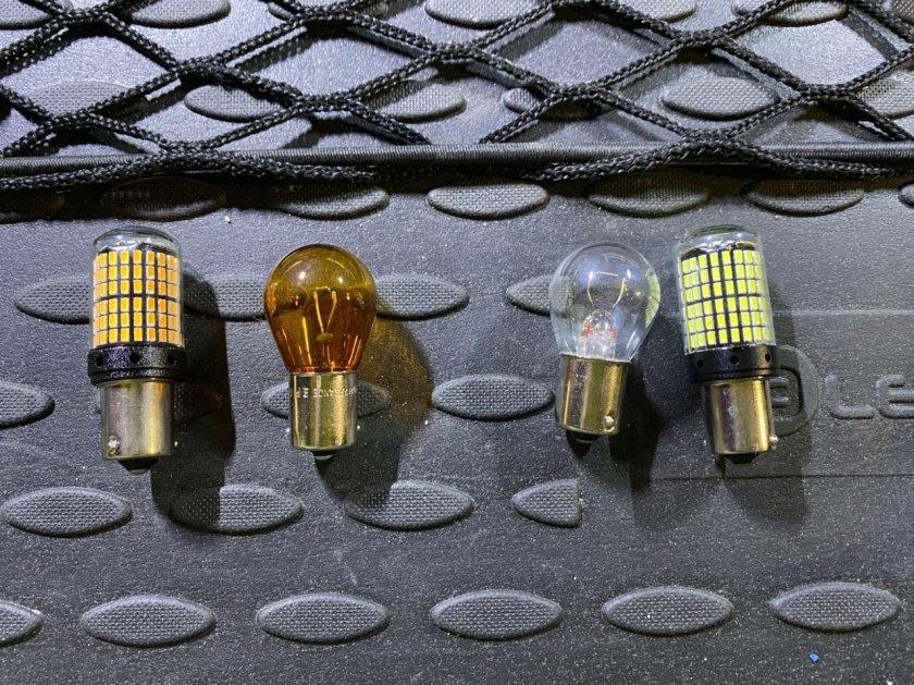 Лампочка поворотника Октавия а7