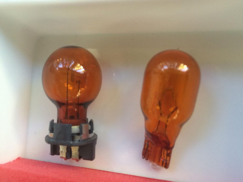 Лампочка поворотника Октавия а7