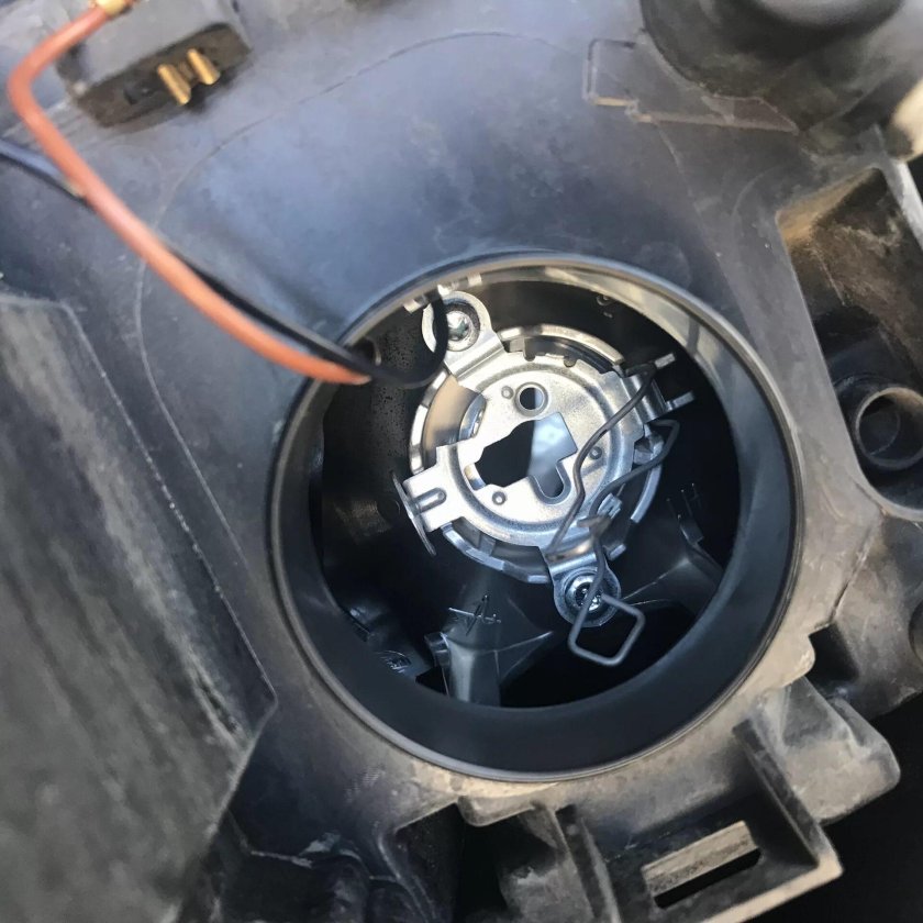 Лампочка ближнего света Шкода Октавия а5