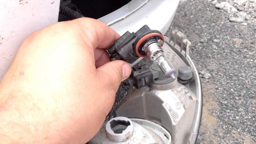 Лампочка ближнего света Шкода Октавия а5