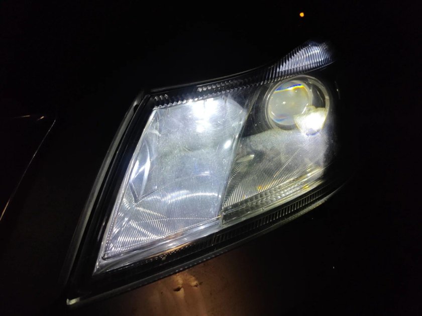 Фара шкода октавия а 5