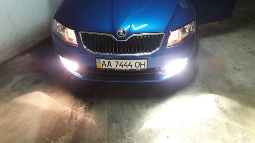 Светодиодные лампы в ПТФ Skoda Octavia a5