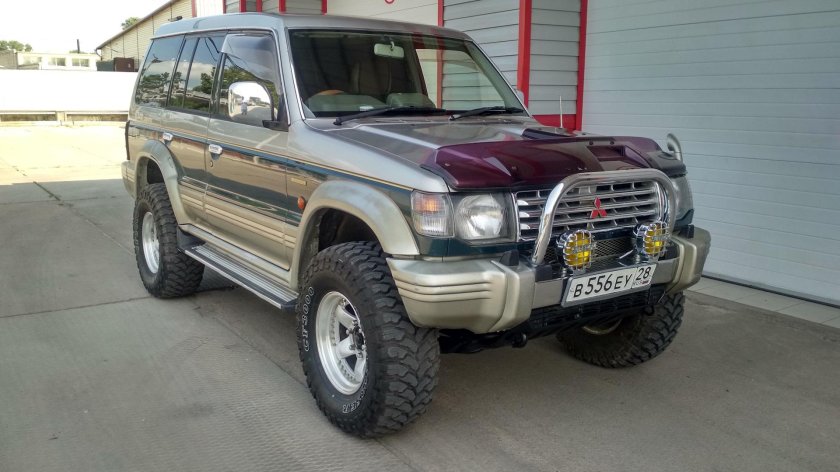Mitsubishi Pajero 2