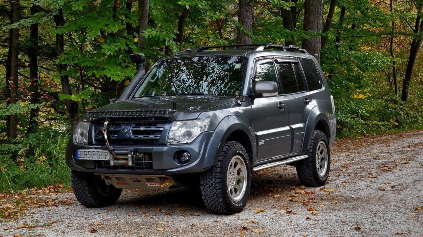 Mitsubishi pajero 4