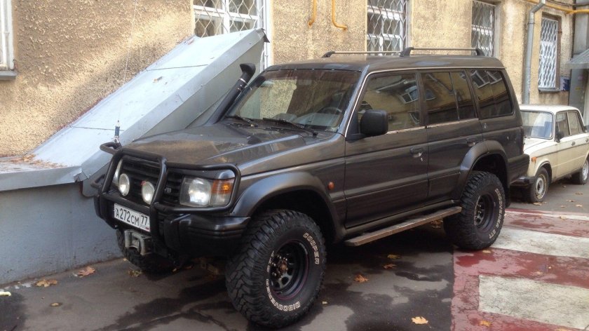 Mitsubishi Pajero 2 черный