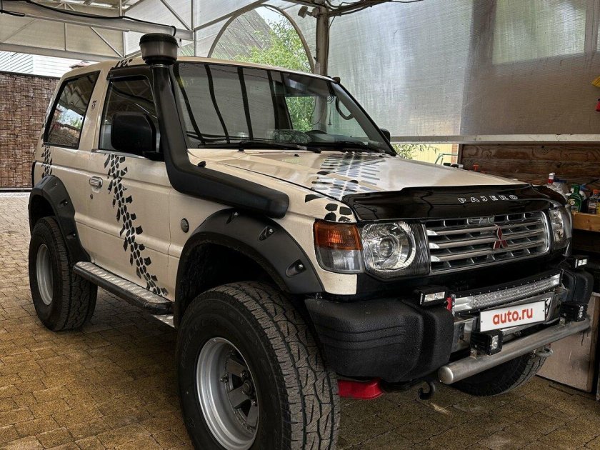 Mitsubishi pajero ii