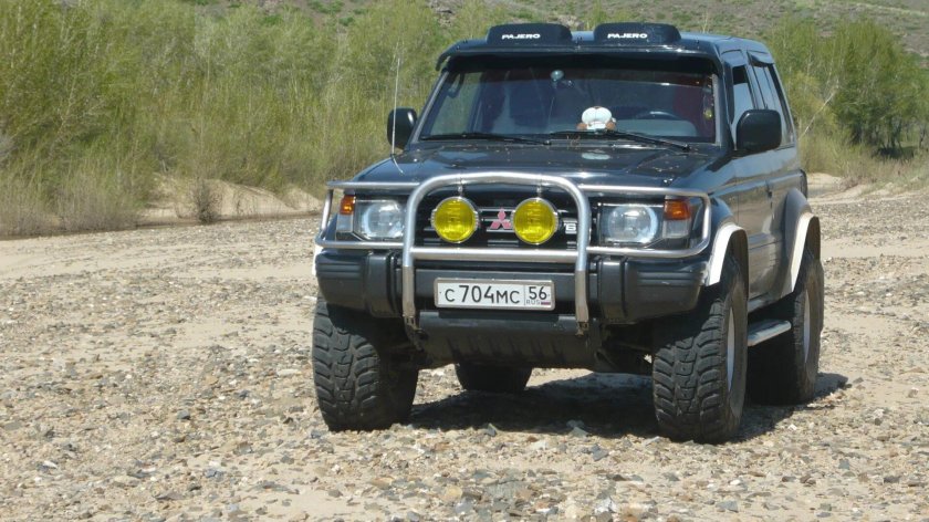 Mitsubishi Pajero 2