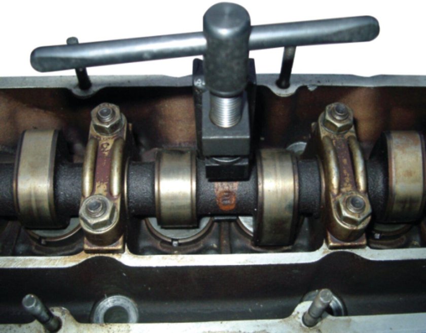 Съемник регулировочных шайб клапанов