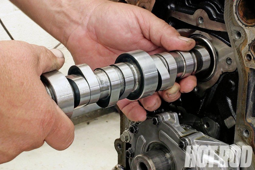 Распределительный вал двигателя 2109