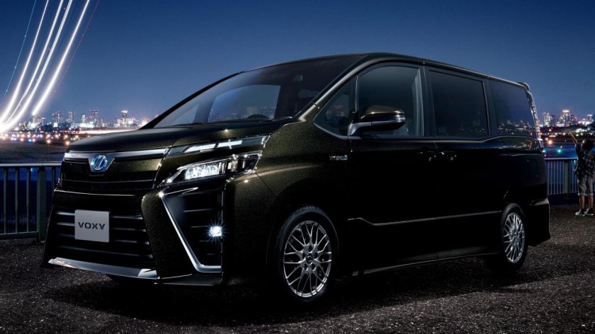 Тойота вокси 2017