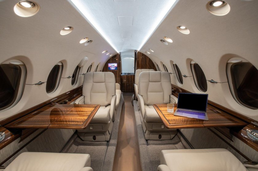 Hawker 750 бизнес джет