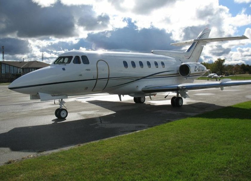 Hawker 700