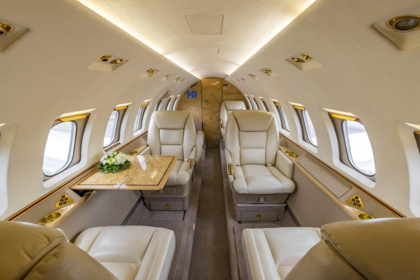 Hawker 700 салон