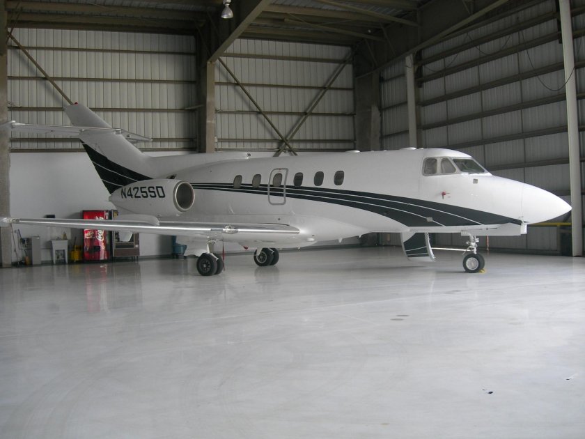 Hawker 700