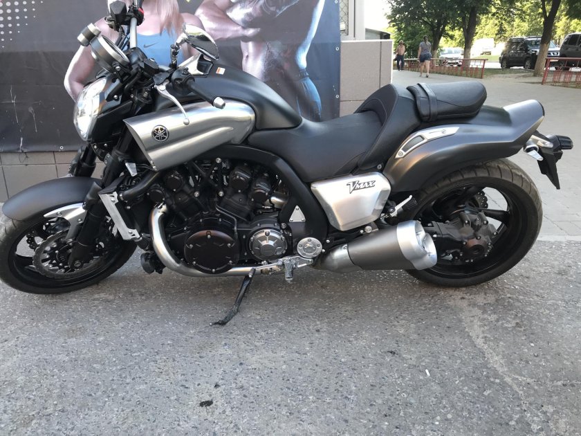 Ямаха v max 1700