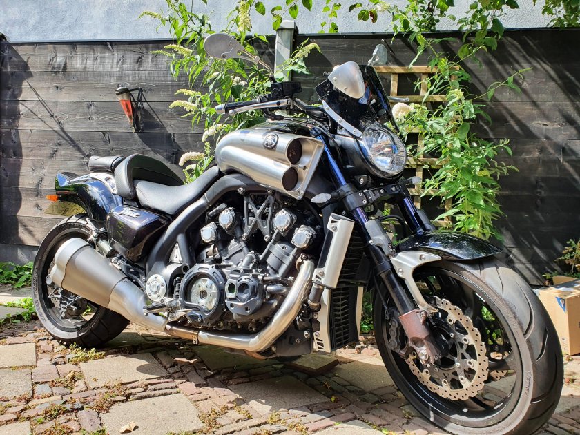 Yamaha v max 1200