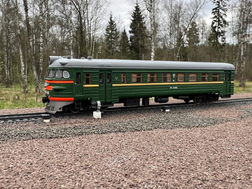 Модель электрички эр 2