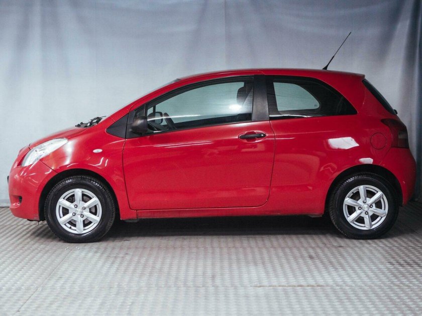 Тойота ярис 2008