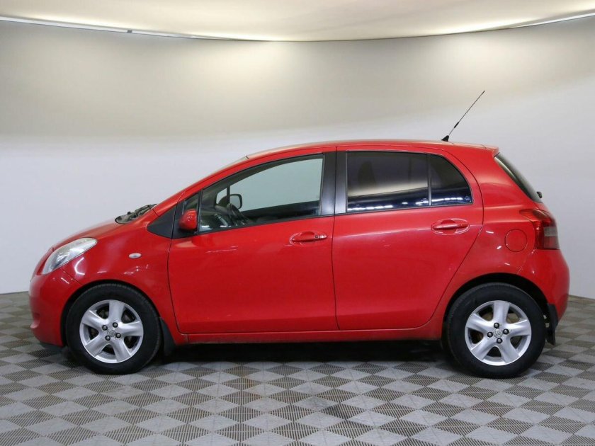 Тойота ярис 2008