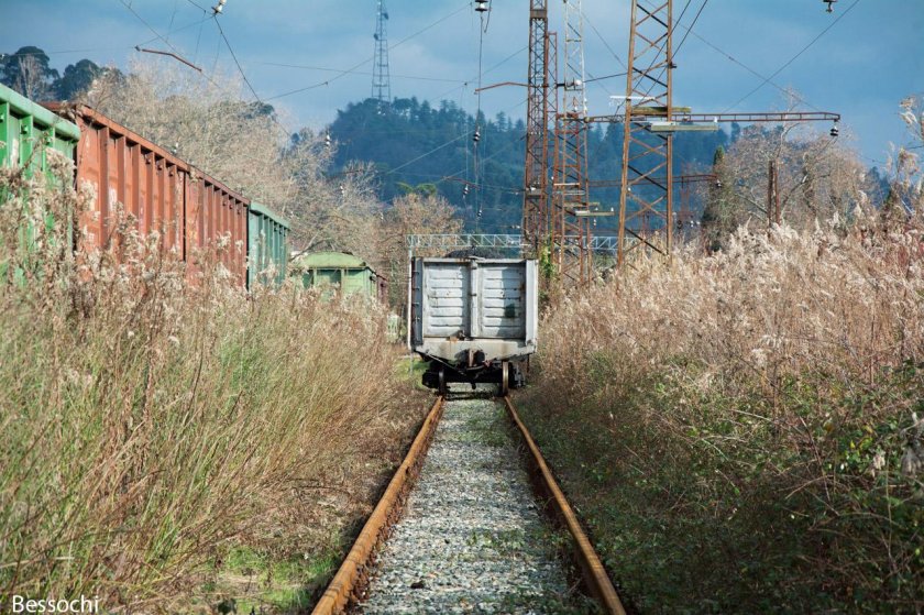 Заброшенное локомотивное депо Сухум