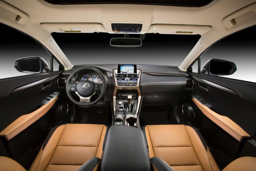 Lexus NX 300h салон