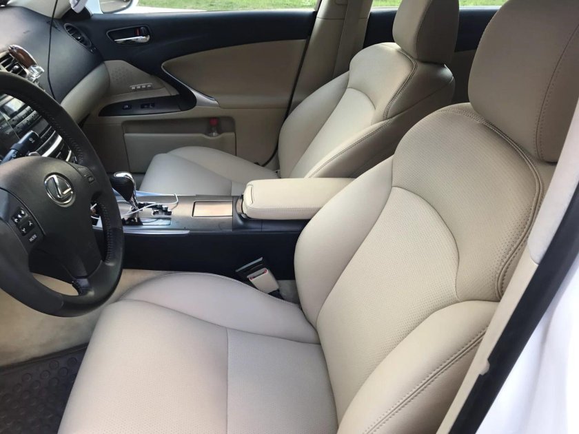Лексус ИС 250 салон