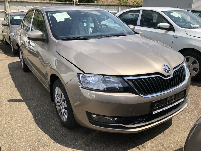 Шкода Рапид бежевый